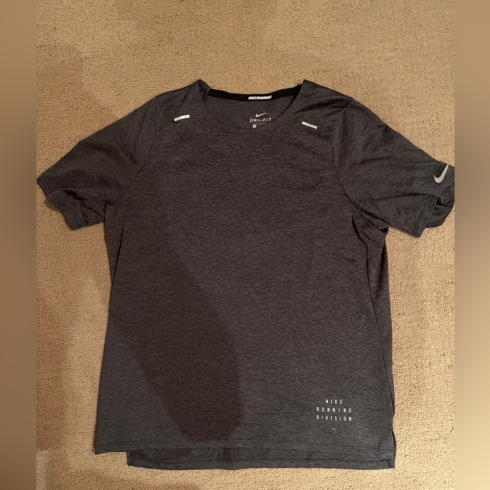 Men’s Nike running shirt
